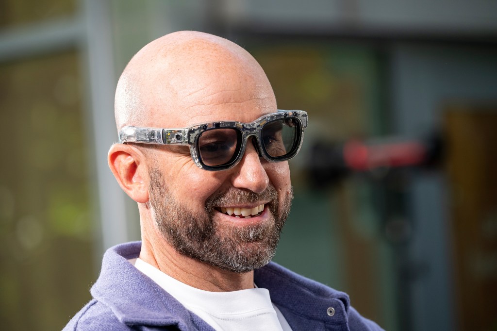 Meta Innovates: Hi-tech Oakley Smart Glasses Tailored for Athletes in Development