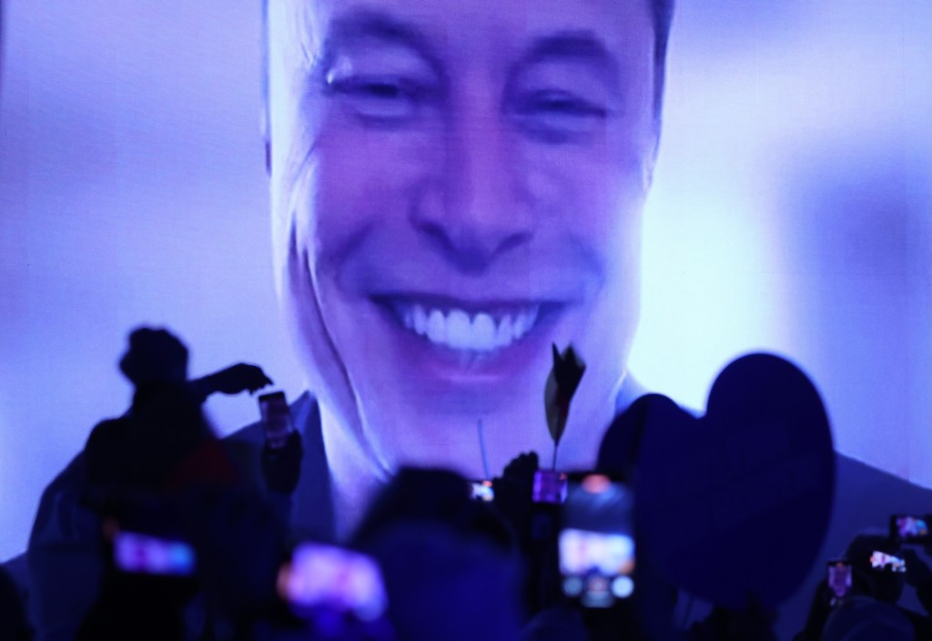 Elon Musk’s Platform Blocks Links to Encrypted Messaging App Signal, Raising Concerns